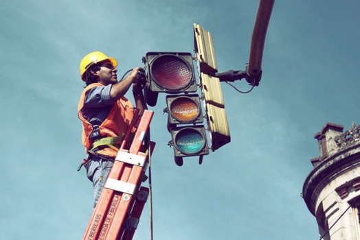 Instalación y reparación de semáforos